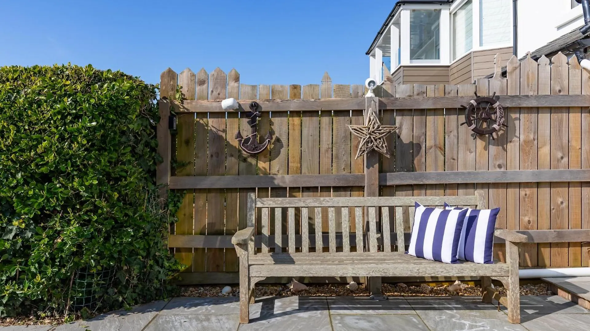 Wave Watcher- 4 Bed Sea View Home Brighton