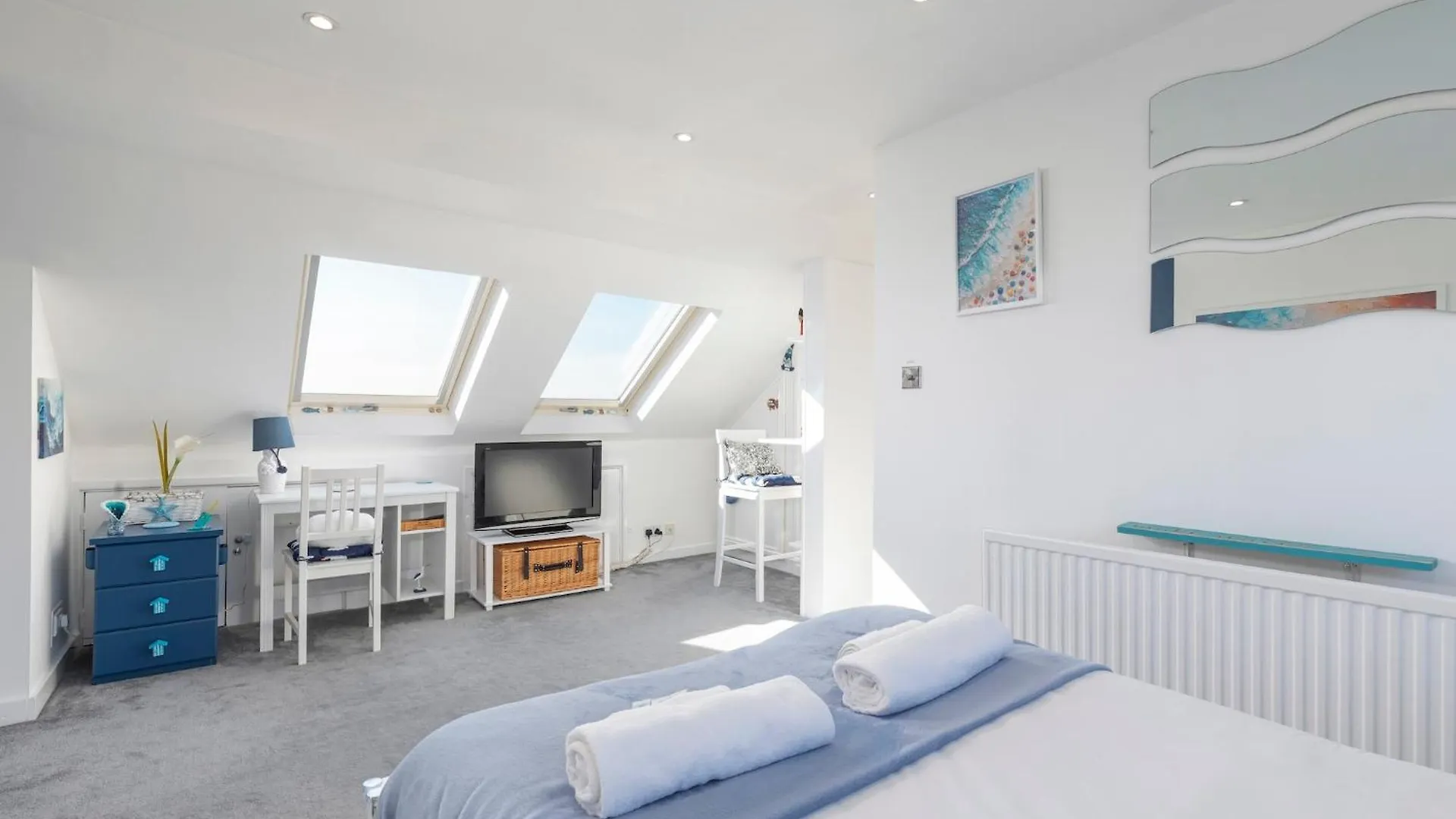 Wave Watcher- 4 Bed Sea View Home Brighton