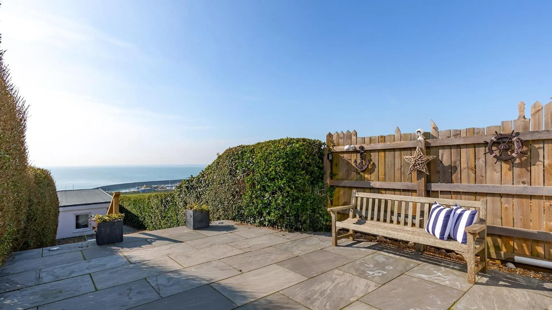 Wave Watcher- 4 Bed Sea View Home location
